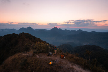 河南省鹤壁山城区到山东日照坐 小轿车有多少公里-